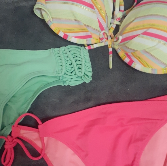 Bikini - Picture 2 of 3